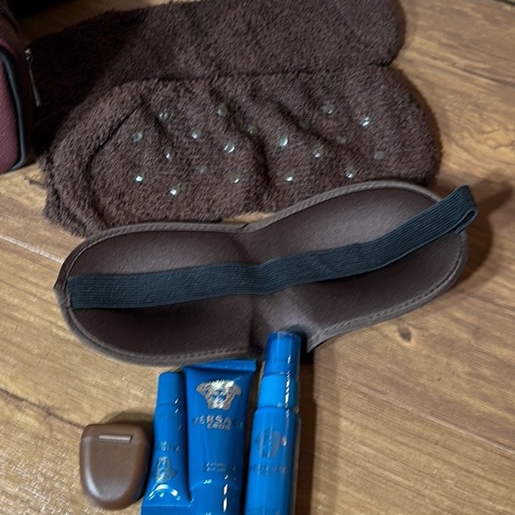 Versace Cosmetic bag and essential set Exclusively designed for Turkish Airlines - Picture 9 of 9